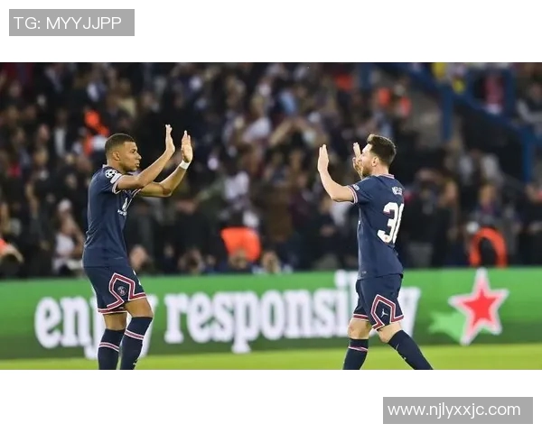 大巴黎迎战伊斯球队全力争胜精彩对决引发球迷热议