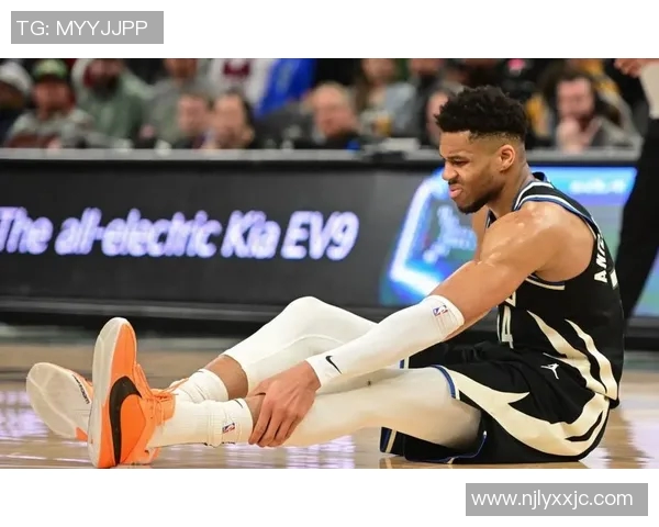 字母哥愤怒撕毁球衣雄鹿惨败后更衣室内发生激烈冲突